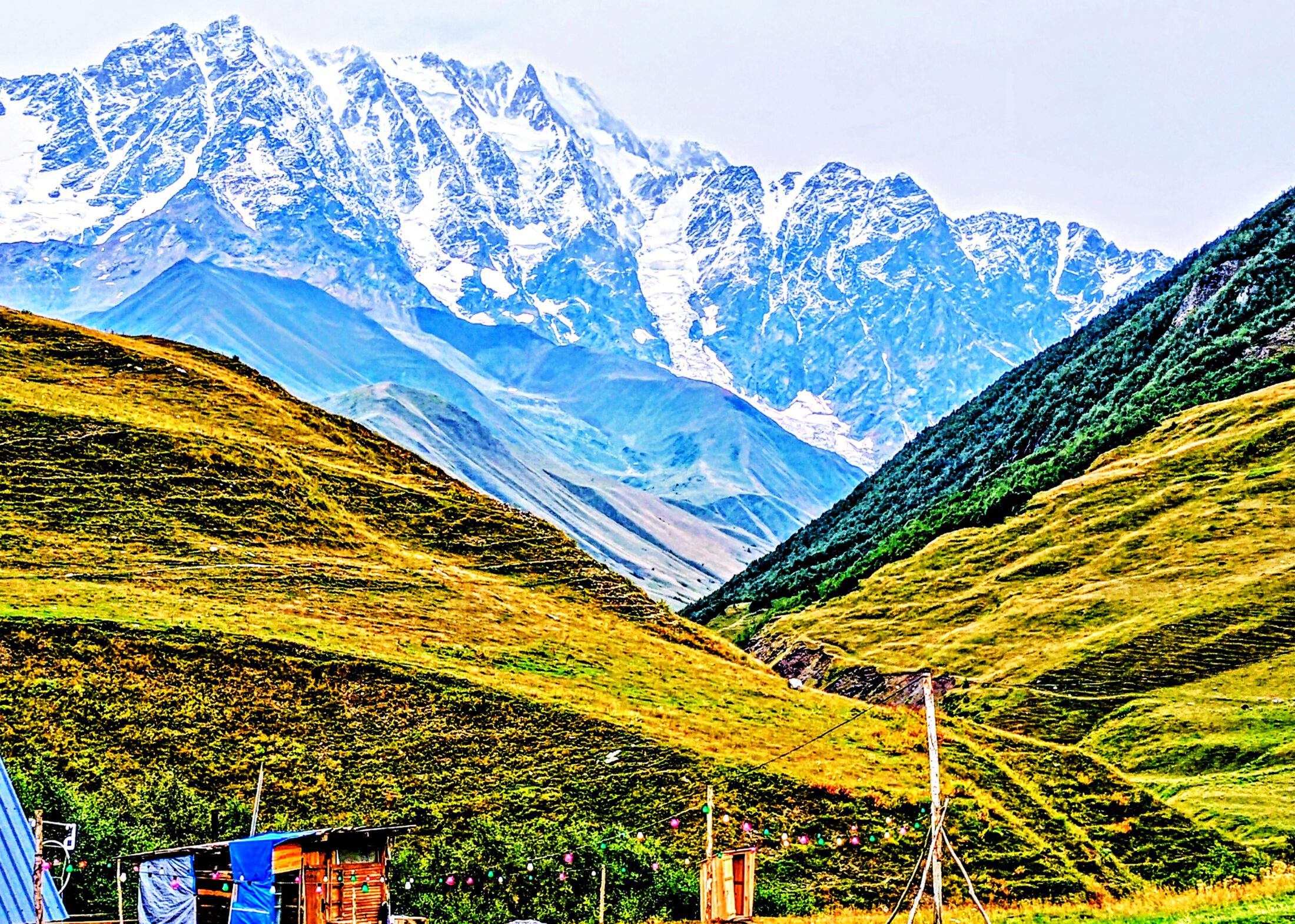 Blick auf den Shkhara-Gletscher bei Ushguli