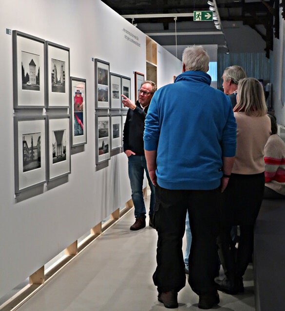 Uwe Brodmann führt persönlich durch die Ausstellung