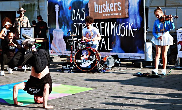 Floor Legendz & Olga Show