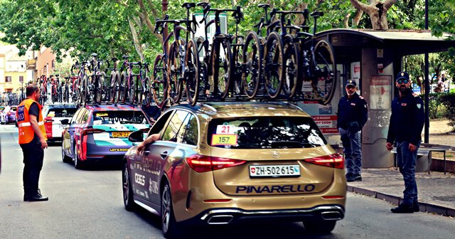 Begleitfahrzeuge beim Giro d'Italia
