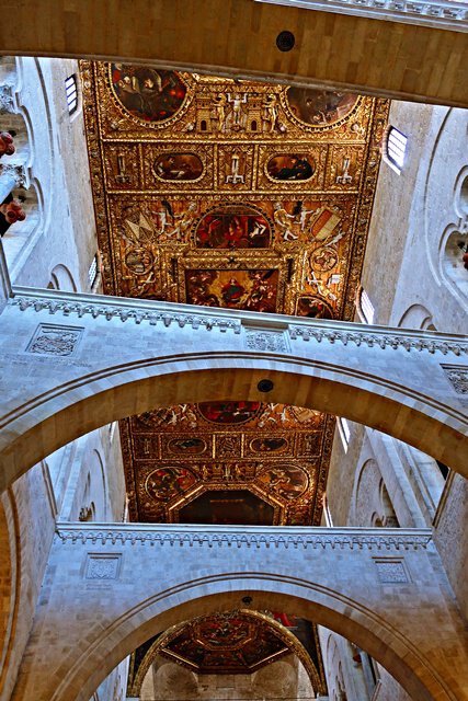 Eine sehr beeindruckende Decke in der Basilika