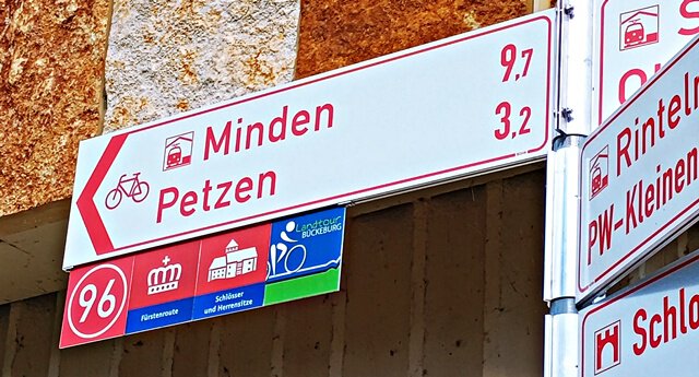 Auf der Landtour: Da wohnen die "Petzen":-)