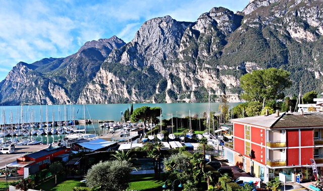 Am Yachthafen von Riva del Garda