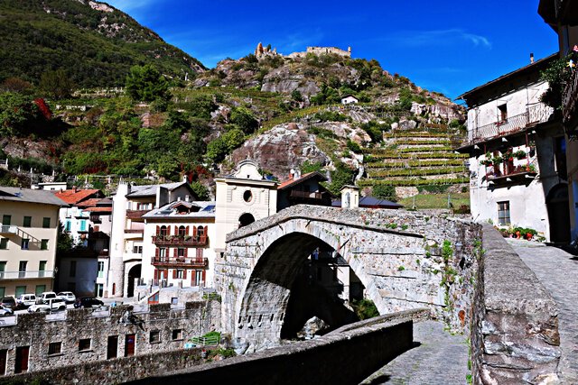 Pont Saint Martin, die alte Römerbrücke