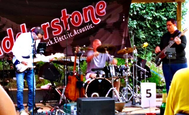 Adderstone: Rock, Electric und Acoustic