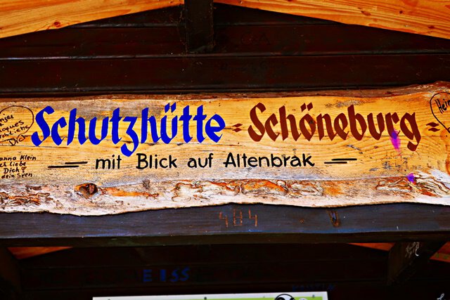 Die Schutzhütte am Schöneburg
