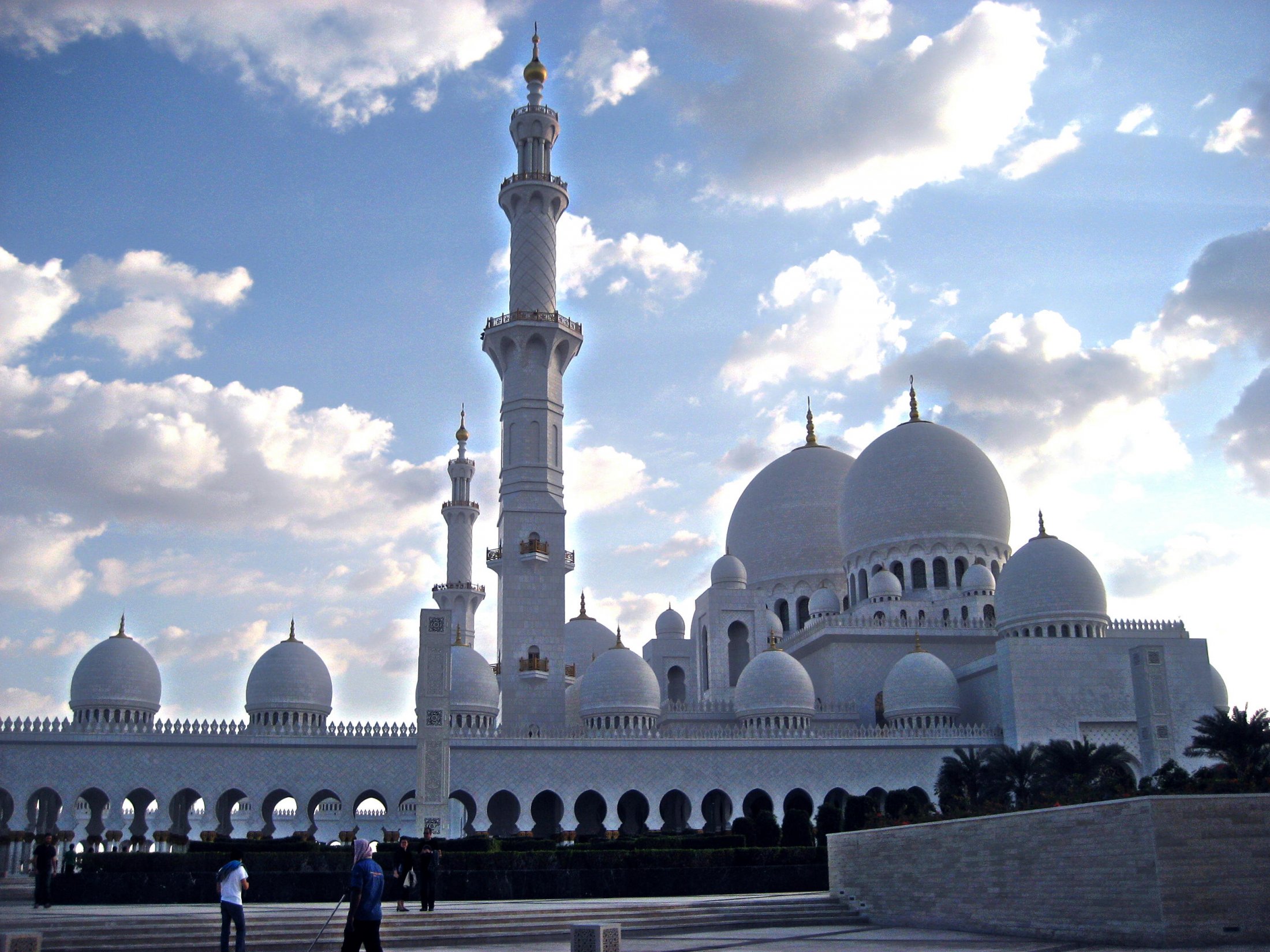 Anfahrt zur Sheikh Zayed Mosque