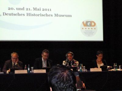 Erste Podiumsdiskussion_20052011
