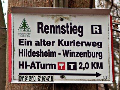 Im Hildesheimer Wald: grauer Nebel, Matsch und Apfelkuchen