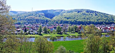 Frühlingswanderung im Weserbergland: Vom Heubergweg zum Klosterglück in Lippoldsberg